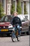 Amsterdam 10 april 2004
Joost Zwagerman op fiets met kinderen