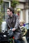 Amsterdam 10 april 2004
Joost Zwagerman op fiets met kinderen