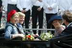 Groningen 30 april 2004
Koninginnedag 2004 in Warffum (Groningen)
Prinses Maxima  met Prins Willem Alexander en Koningin beatrix in  koets