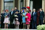 Groningen 30 april 2004
Koninginnedag 2004 in Warffum (Groningen)
Prinses Maxima met Prins Willem Alexander Koningin Beatrix