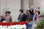 Warffum 30 april 2004
Koninginnedag 2004 in Warffum (Groningen)
Prins Willem Alexander Maxima Koningin Beatrix Pieter v Vollenhoven Prinses Marriet en Jacques Wallage