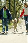 Amsterdam 12 april 2004
Prins Maurits Prinses Marilene Lucas en Anna in het Vondelpark. 1e stapjes van Lucas v Vollenhoven