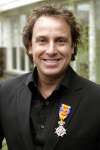 Blaricum 29 april 2004
Marco Borsato krijgt Koninklijke onderscheiding.