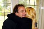 Blaricum 29 april 2004
Marco Borsato krijgt Koninklijke onderscheiding. Marco Met zijn moeder Mary Borsato