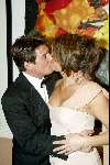 Scheveningen 4 april 2004
Premiere Lion King in Kurhaus.
Martijn Krabbe met zijn zwangere vriendin Amanda
kussend