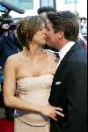 Scheveningen 4 april 2004
Premiere Lion King in Kurhaus.
Martijn Krabbe met zwangere vriendin Amanda
kussend