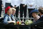 Groningen 30 april 2004
Koninginnedag 2004 in Warffum (Groningen)
Prinses Maxima  met Prins Willem Alexander en Koningin beatrix in  koets