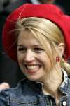 Groningen 30 april 2004
Koninginnedag 2004 in Warffum (Groningen)
Maxima met pet