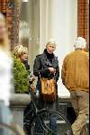 Amsterdam 10 april 2004
Monique des Bouvrie met moeder winkelen  op Cornelis Schuytstraat