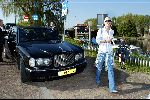 Ouderkerk aan de Ijssel 24 april 2004
Opening Klein Paardenburg in Ouderkerk aan de Amstel.
  Monique des Bouvrie met Bentley