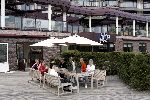 Huizen 27 april 2004
Terras van Hotel Newport in Huizen