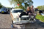 Ouderkerk aan de Ijssel 24 april 2004
Opening Klein Paardenburg in Ouderkerk aan de Amstel.
Nicole des Bouvrie en Jean Marc des Bouvrie op oude amerikaanse auto