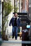 Amsterdam 6 april 2004
Paul de Leeuw hond uitlaten