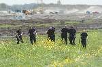 Vinkeveen 22 april 2004
De politie zoekt naar iets naast de A2 bij Vinkeveen
Zoekaktie