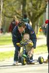 Amsterdam 12 april 2004
Prins Maurits Prinses Marilene Lucas en Anna in het Vondelpark. 1e stapjes van Lucas v Vollenhoven