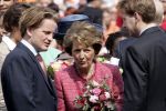 Warffum 30 april 2004
Koninginnedag 2004 in Warffum (Groningen)
Prins Pieter Christiaan met zijn moeder prinses Margriet