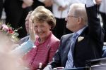 Groningen 30 april 2004
Koninginnedag 2004 in Warffum (Groningen)
Prinses Margriet en Pieter v Vollenhoven in koets