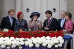 Warffum 30 april 2004
Koninginnedag 2004 in Warffum (Groningen)
Prins Willem Alexander Maxima Koningin Beatrix Pieter v Vollenhoven Prinses Marriet en Jacques Wallage