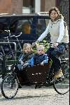 Amsterdam 16 april 2004
Prinses Marilene met Anna en Lucas in bakfiets