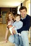 Amsterdam 4 april 2004
Reinout Oerlemans met Danielle Overgaag en zoontje Thijmen en dochtertje Fiene
Peter Smulders bv