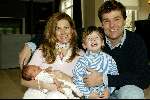 Amsterdam 4 april 2004
Reinout Oerlemans met Danielle Overgaag en zoontje Thijmen en dochtertje Fiene