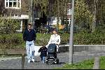 Amsterdam 4 april 2004
Reinout Oerlemans met Danielle Overgaag en zoontje Thijmen en dochtertje Fiene