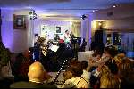 Blaricum 15 april 2004
Rene Froger geeft concert in zijn eigen huis.