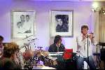 Blaricum 15 april 2004
Rene Froger geeft concert in zijn eigen huis.
Rene Froger