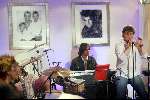 Blaricum 15 april 2004
Rene Froger geeft concert in zijn eigen huis.
Rene Froger