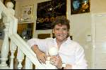 Blaricum 15 april 2004
Rene Froger geeft concert in zijn eigen huis.
Rene Froger