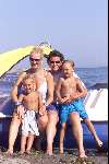 Marbella 27 juli 2001
Rene en Natasja Froger met hun zoons.