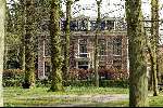 Muiderberg 5 april 2004
Huis Richard Krajicek aan de Brink waar een schietpartij is geweest.