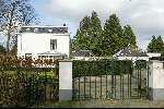 Muiderberg 5 april 2004
Huis Richard Krajicek aan de Brink waar een schietpartij is geweest.