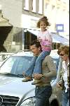 Amsterdam 22 april 2004
Richard Krajicek met Emma en Daphne Deckers op de pc hooftstraat. Deze dag zijn ze 10 jaar bij elkaar