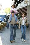 Amsterdam 22 april 2004
Richard Krajicek met Emma en Daphne Deckers op de pc hooftstraat. Deze dag zijn ze 10 jaar bij elkaar