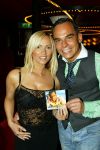 Amsterdam 28 april 2004
Presentatie cd Robert Halewijn bij En Pluche  .   Robert met Tatjana