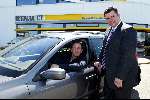 Amsterdam 23 April 2004
Robert Leroy met zijn nieuwe Renault bij Renault Nederland