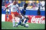 Romario in duel met Ronald Koeman
tijdens het wereldkampioenschap voetbal 1994 USA