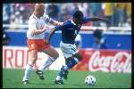 Romario in duel met Ronald Koeman
tijdens het wereldkampioenschap voetbal 1994 USA