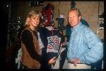 Ronald koeman met Bartina koeman bij de stand van Adidas 1994