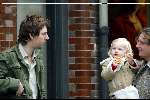 Amsterdam 10 april 2004
Prins Bernhard jr met Isabelle en Ruud de Wild op Cornelis Schuytstraat