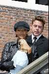Vlaardingen 20 april 2004
Winston Post en Denise v Rijswijk trouwen op stadhuis Vlaardingen. Sonja Silva met hondje en man