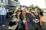 Ouderkerk aan de Ijssel 24 april 2004
Opening Klein Paardenburg in Ouderkerk aan de Amstel.
Suzanne Kleeman met vrouw Barry hay