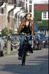 Amsterdam 1 april 2004
Tooske Breugem op fiets