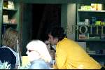 Amsterdam 22 april 2004
Victor Reinier bij de apotheek op de cornelis Schuytstraat