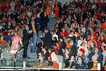 Amsterdam 19 april 2004
Premiere in Oranje in Amsterdam Arena.
Wendy v Dijk met rechts op tribune Chris Zegers