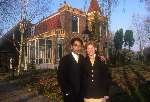 Wibi Soerjadi met zijn vrouw voor hun huis 1996
