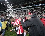 Eindhoven, 23 April 2005
Kampioenswedstrijd PSV-Vitesse, eindstand 3-0
Addo viert feest met champagne.