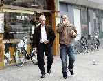 Amsterdam 15 april 2005
Carlo Boszhard  winkelen samen met zijn vader op pc hooftstraat