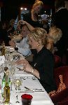 Laren 7 april 2005
Caroline Tensen met op achtergrond haar ex-man Frank Wisse